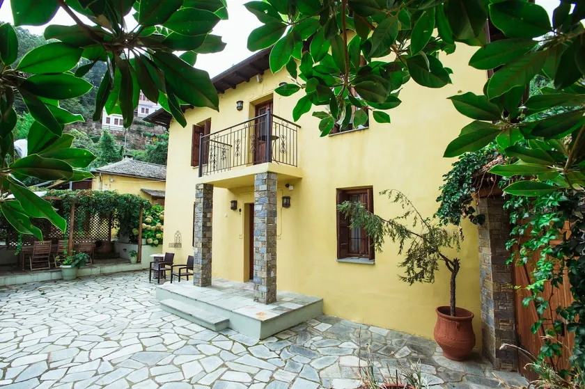 Ellis Full Guest House - Image 1