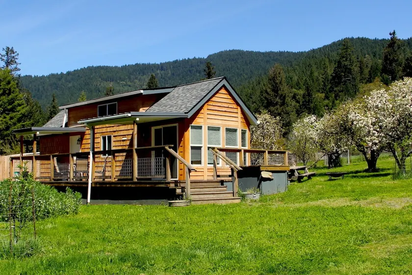 Peach Orchard Cottage - Image 1
