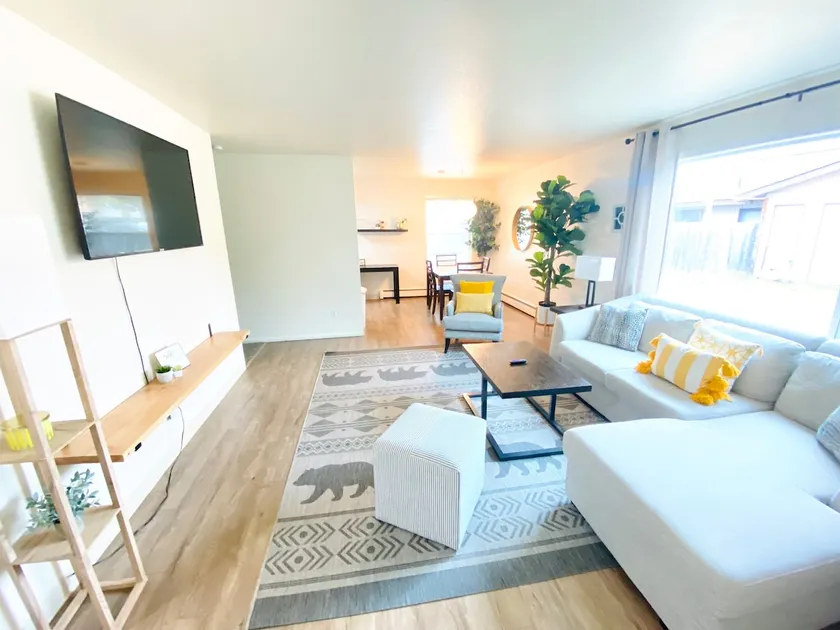 Great Alaskan Stay 2 bedroom midtown retreat - Image 1