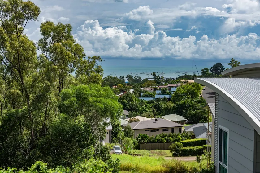 Austinmer - Cannonvale - Image 1
