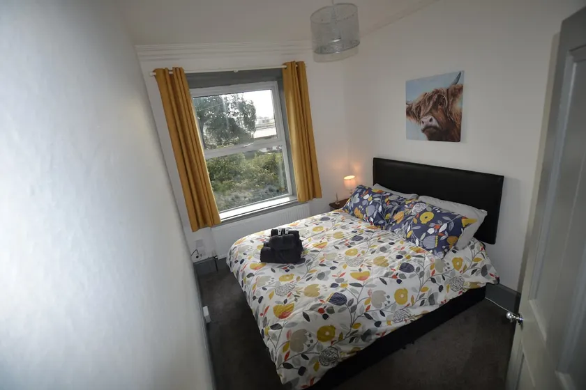 Maytree 2 Bed Apartment - STAYSEEKERS - Image 1