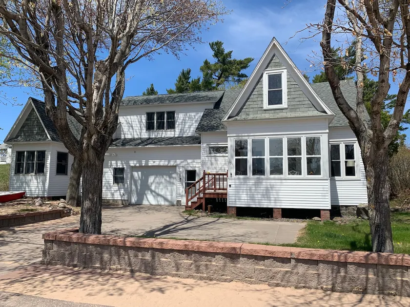 Large Vacation Home Across from Lake Superior & Short Walk to Lighthouse!! - Image 1
