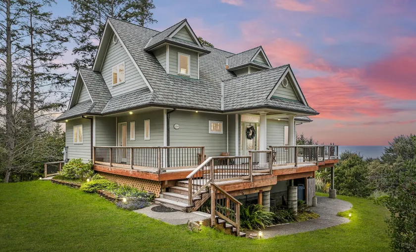 Private retreat: walk to beach, epic ocean views! - Image 1