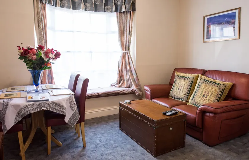 Town Centre Apartment - Image 1