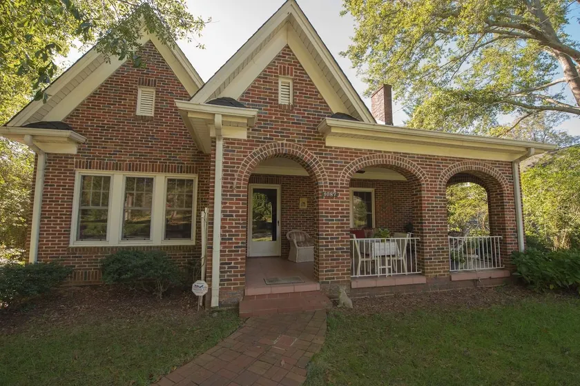 1930s Beautiful Gainesville Home, Great Location! - Image 1