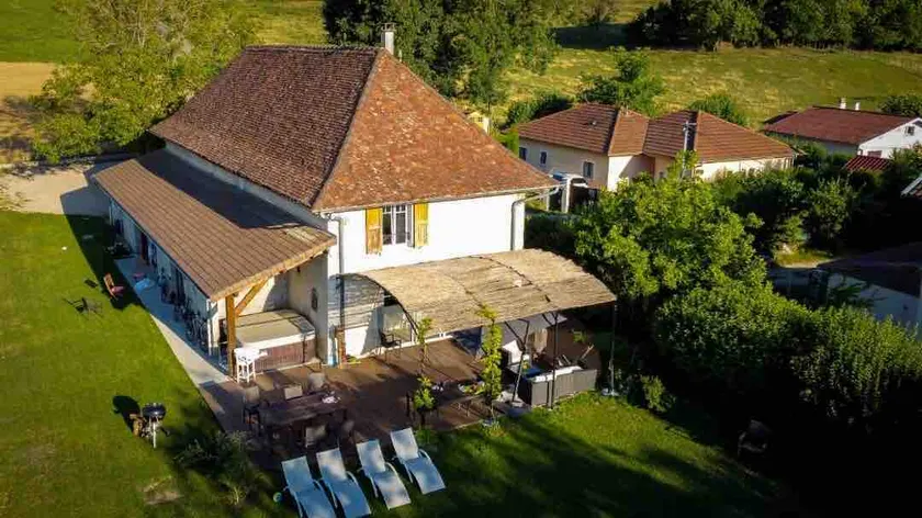 Large Dauphinoise House near Lake Paladru - Image 1