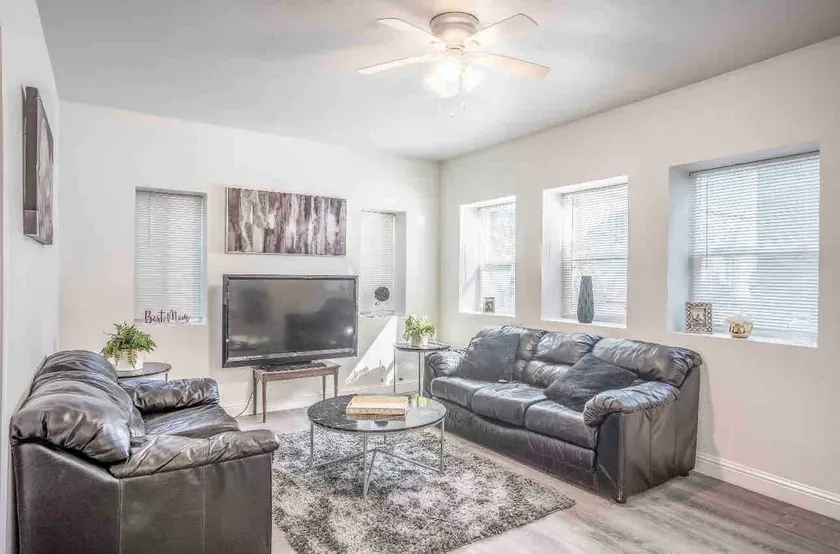 2 Bed/1 Bath Stylish and Cozy Unit - Image 1