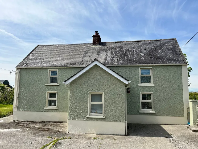 Charming old two bedroom farmhouse large garden. - Image 1
