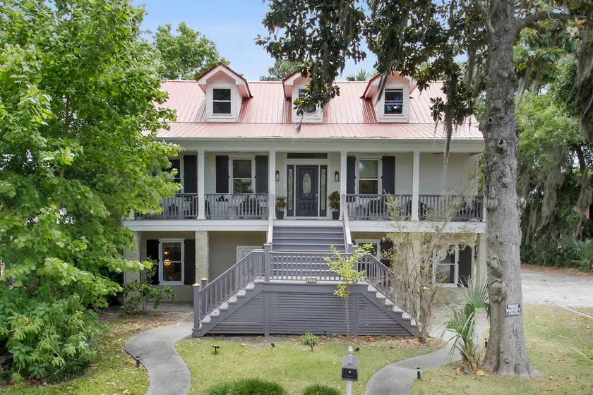 Shangri-La @ Thunderbolt: 5 Bedrooms On Vernon St! - Image 1