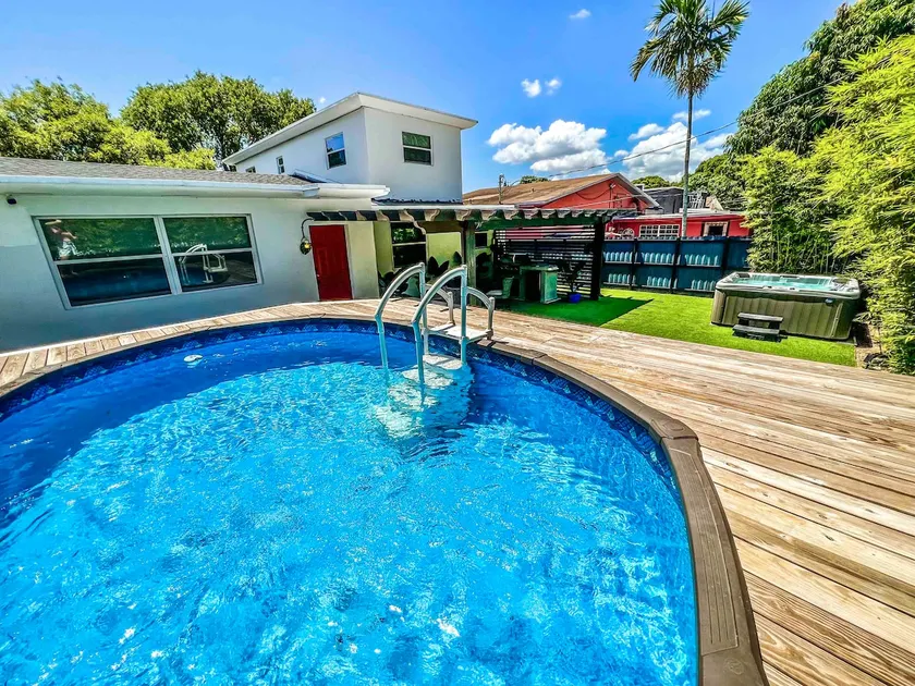 Private Oasis: Pool, Hot Tub & Patio - Image 1