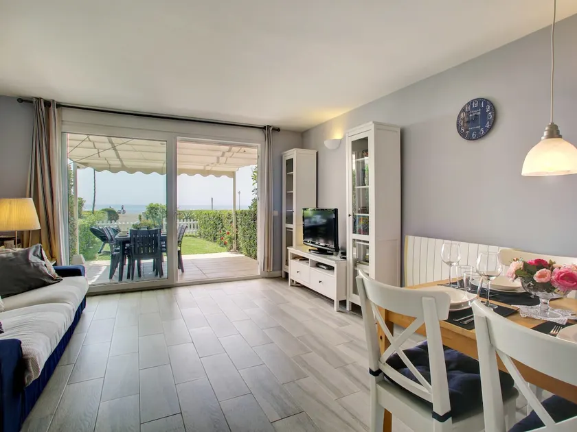 Your Vacation Retreat Right On The Beach - Image 1