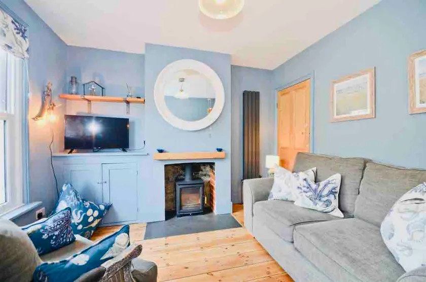 *Seagull Cottage* a hidden gem central Ventnor - Image 1
