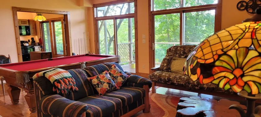 Riverside Mountain Getaway - Image 1