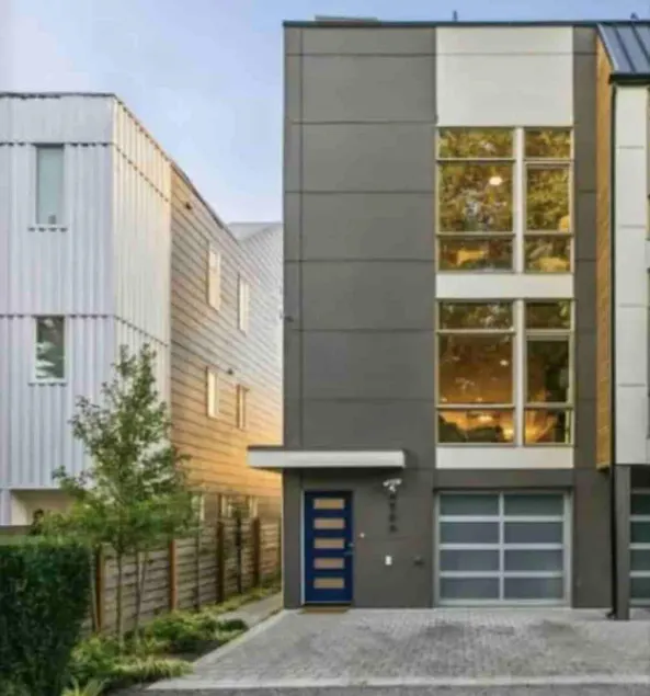 Luxury Alki Beach Townhome w/ Large Private Rooftop & Amazing Views! - Image 1