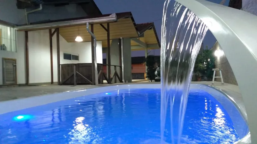 Beach house with pool, deck and leisure area. - Image 1