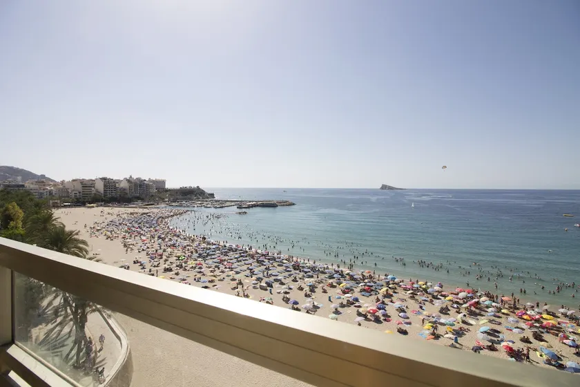Beachfront penthouse - Image 1