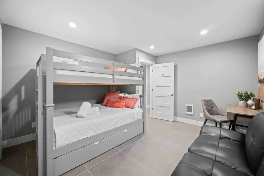 NEW! - Bright Modern Entire Unit KING BED! - Image 1