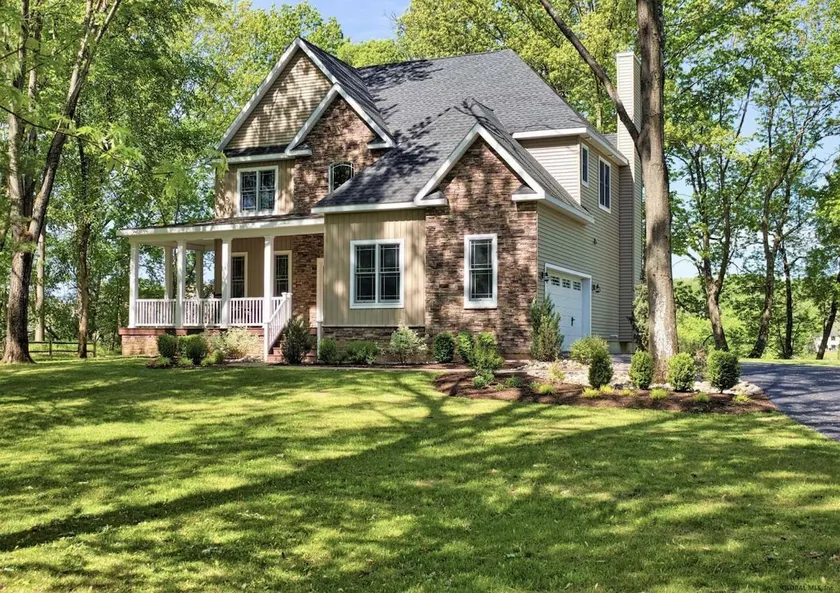 Riverfront home on the Hudson, minutes to Saratoga - Image 1