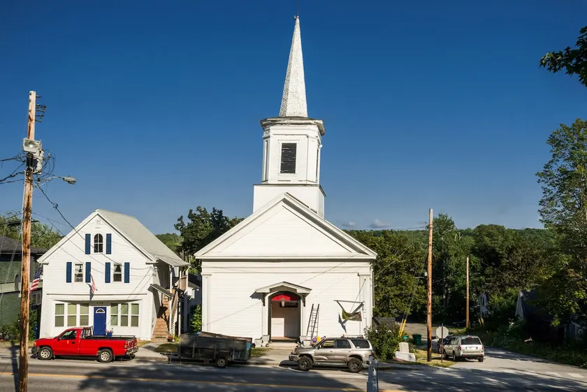 Cozy 2 BR by River, Crooked Steeple Hall - Image 1