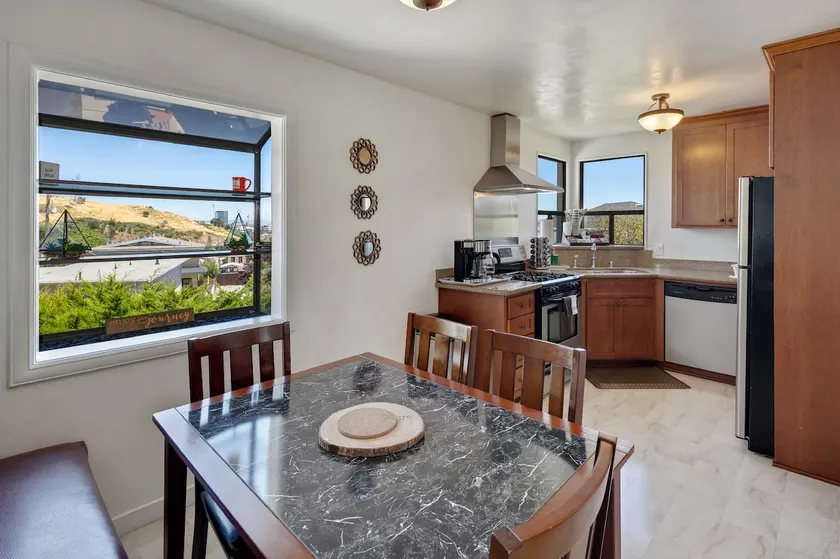 Sparkling Clean 3BR near SF, SFO, w Parking, EV - Image 1