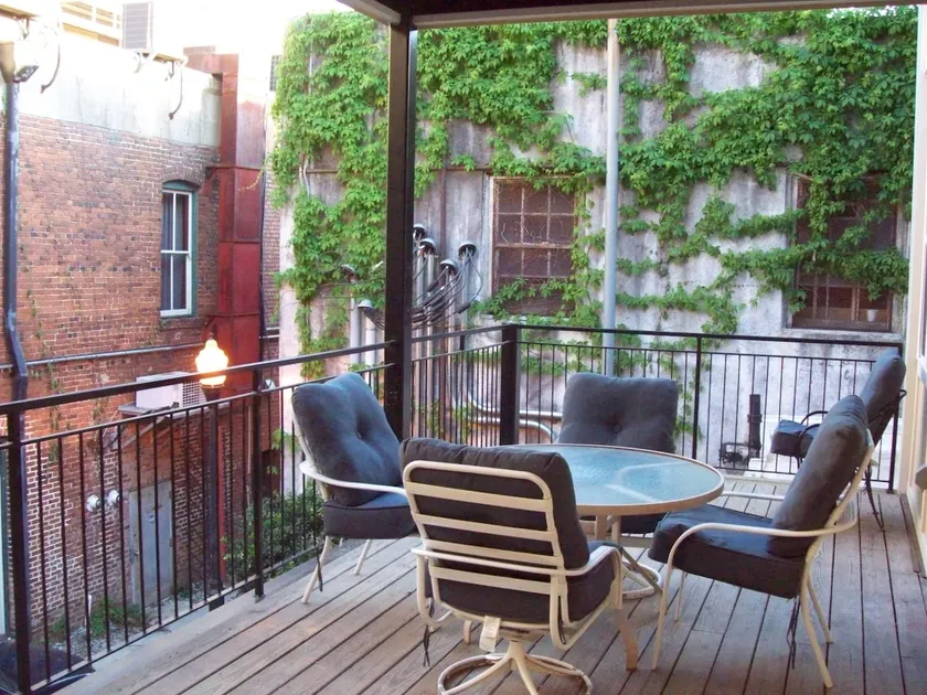 Large Historic Downtown Loft Front - Image 1