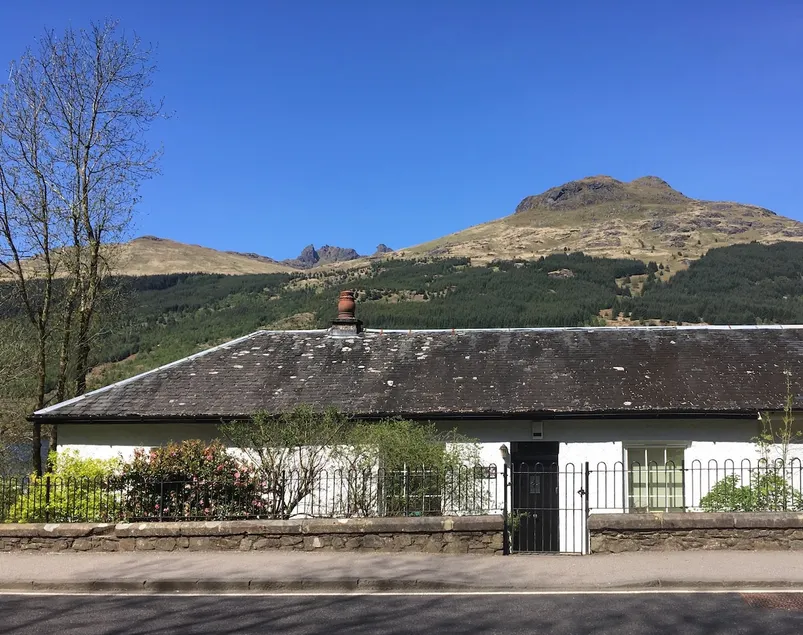Viking Cottage on the Banks of Loch Long Arrochar - Image 1