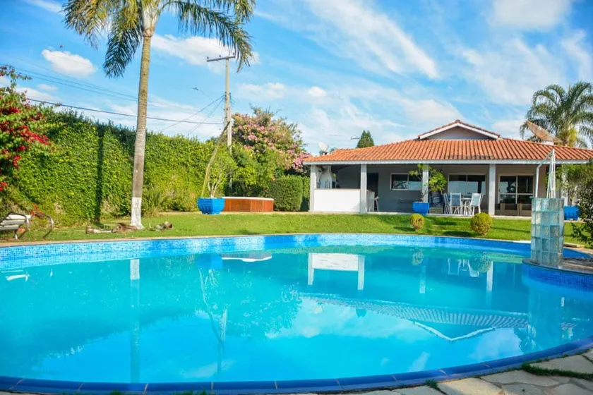 Farmhouse with Swimming Pool, Jacuzzi, Barbecue Pit and Court - Image 1