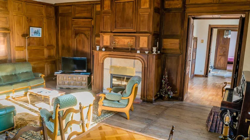 Casa histórica con carácter, calma y espacio. - Image 1