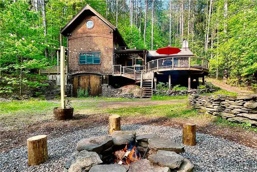 Stunning Catskills Forest Cabin Near Skiing - Image 1
