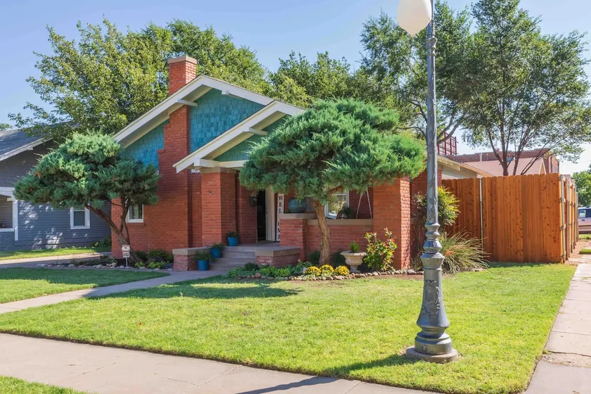 💎1919 Downtown Jewel 💎 W/ basement and office - Image 1
