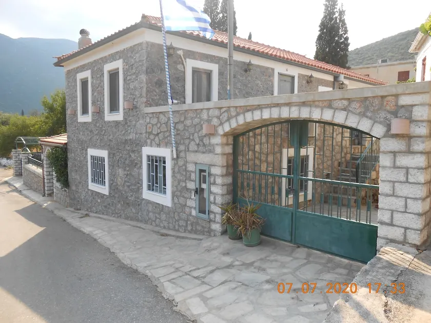 Lakonian home - Image 1