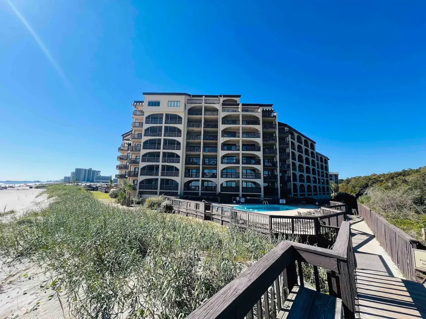 Oceanfront Escape Pet Friendly w/ Balcony views - Image 1