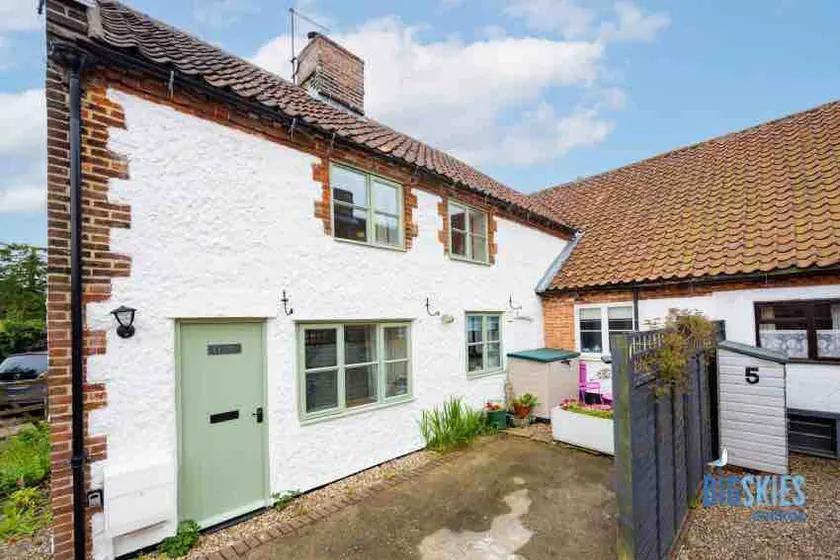 Beautiful 2-bedroom cottage in Holt - Image 1