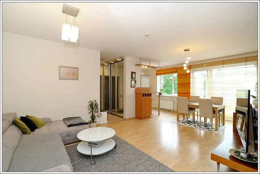 Sunny apartment in a city center - Image 1