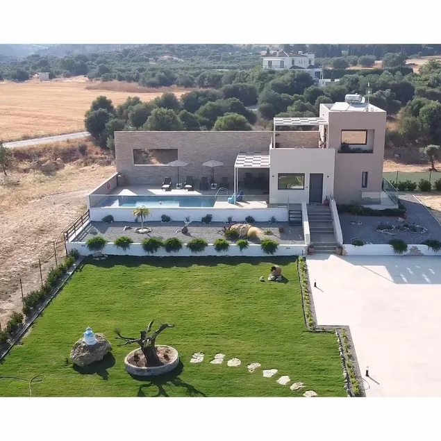 DS Luxury House - Image 1