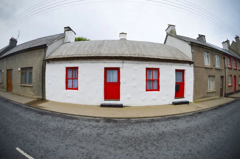 Thatched Cottage in Carndonagh town centre - Image 1