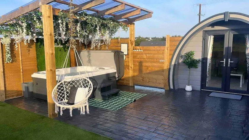 The Garden Pod with Private Hot Tub - Image 1
