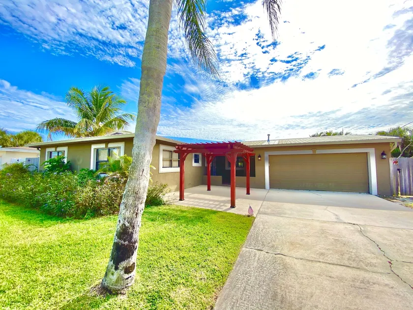 Costal Oasis with POOL, PING PONG, close to BEACH - Image 1