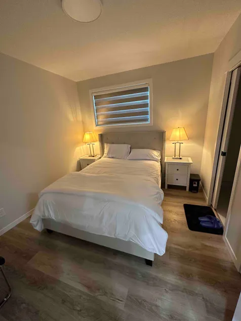 Cozy 2-Bedroom & 1.5 Bath Suite | Driveway Parking - Image 1