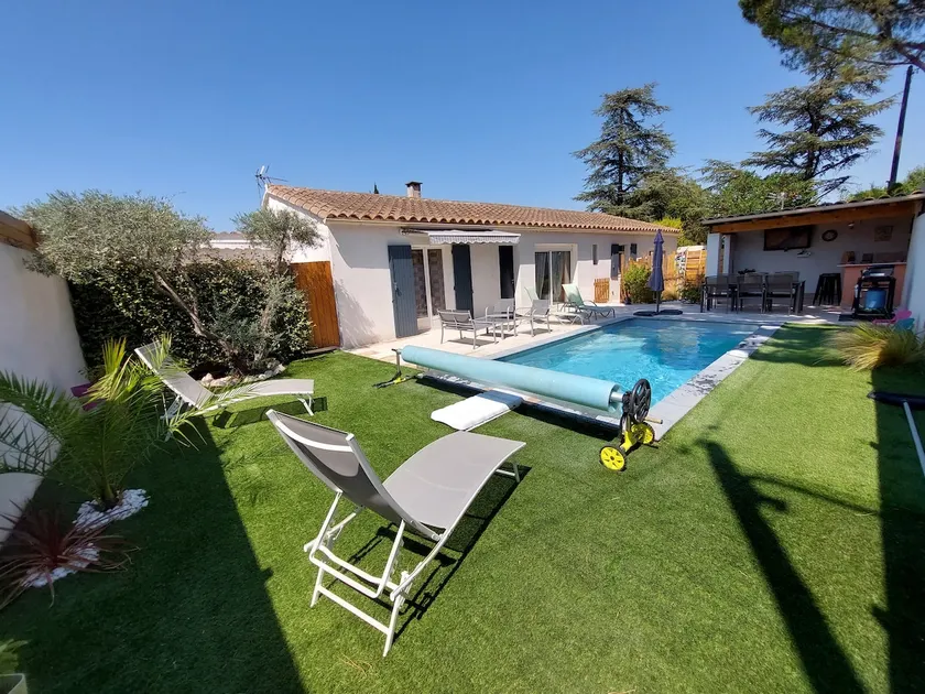 Air-conditioned villa with heated swimming pool in Provence - Image 1