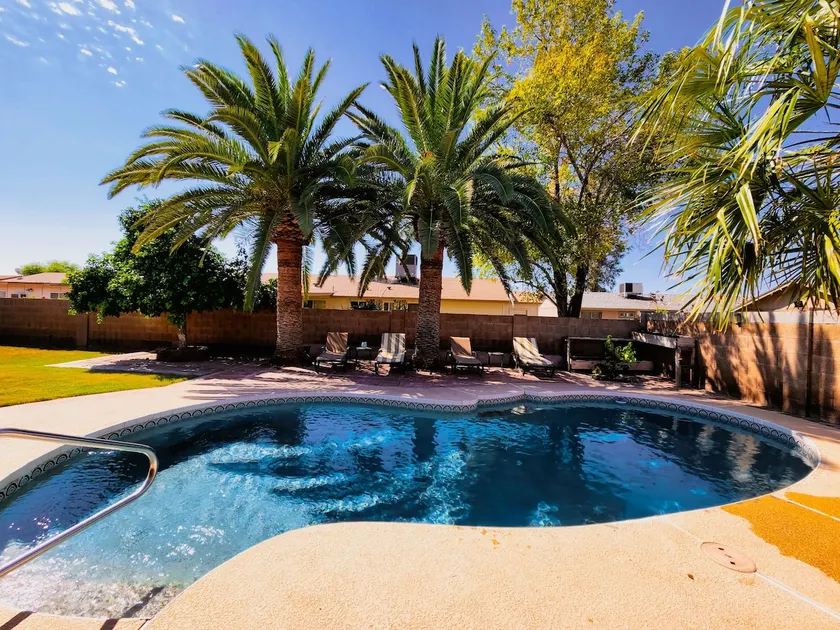 Cheerful Private Pool Oasis! 2 miles to Stadiums! - Image 1