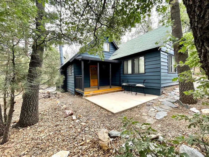 Serene Cabin Surrounded by the National Forest - Image 1