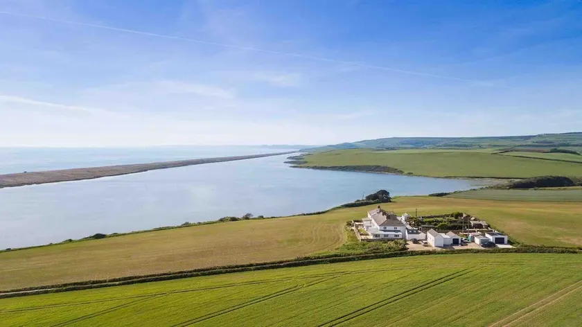 Panoramic Sea Views & Luxury: Coastguards Retreat - Image 1