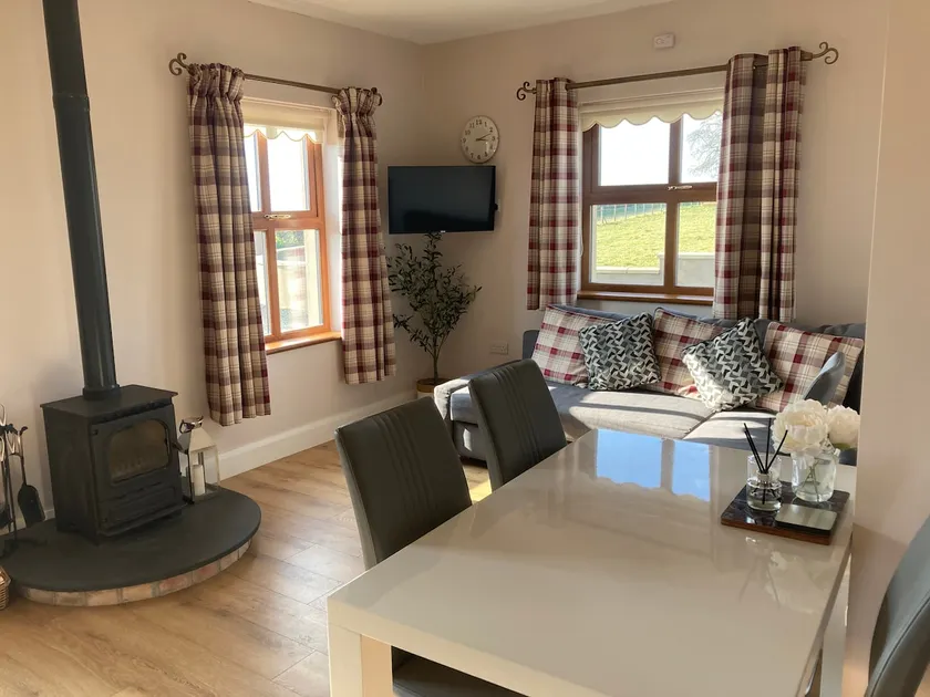 Countryside Guest House. 6 Miles to Galgorm Hotel - Image 1