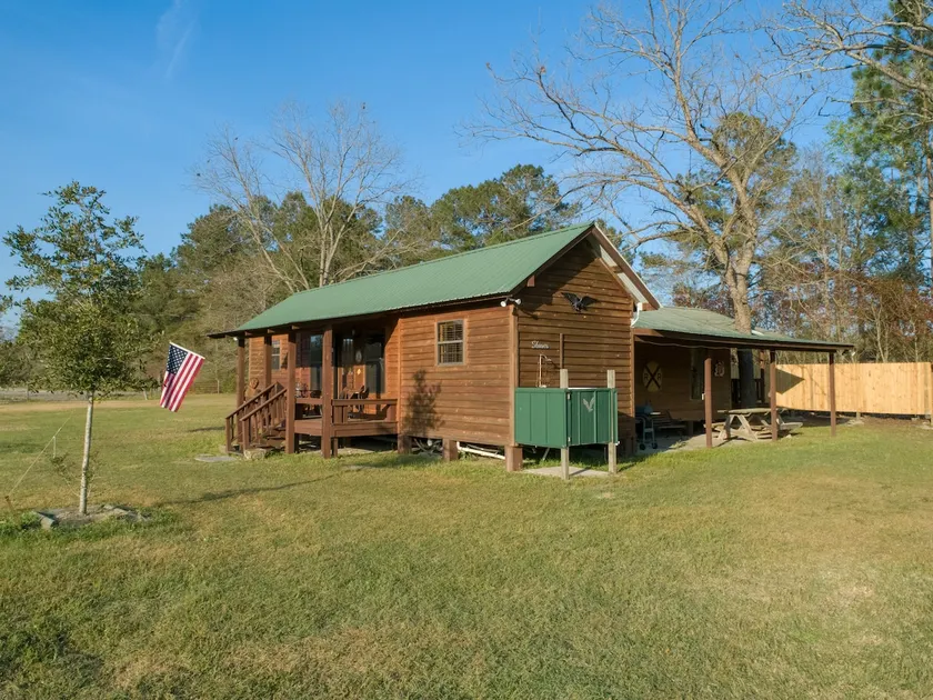 Freeman Farm “Love Shack” Bunkhouse for 5 or 1. - Image 1