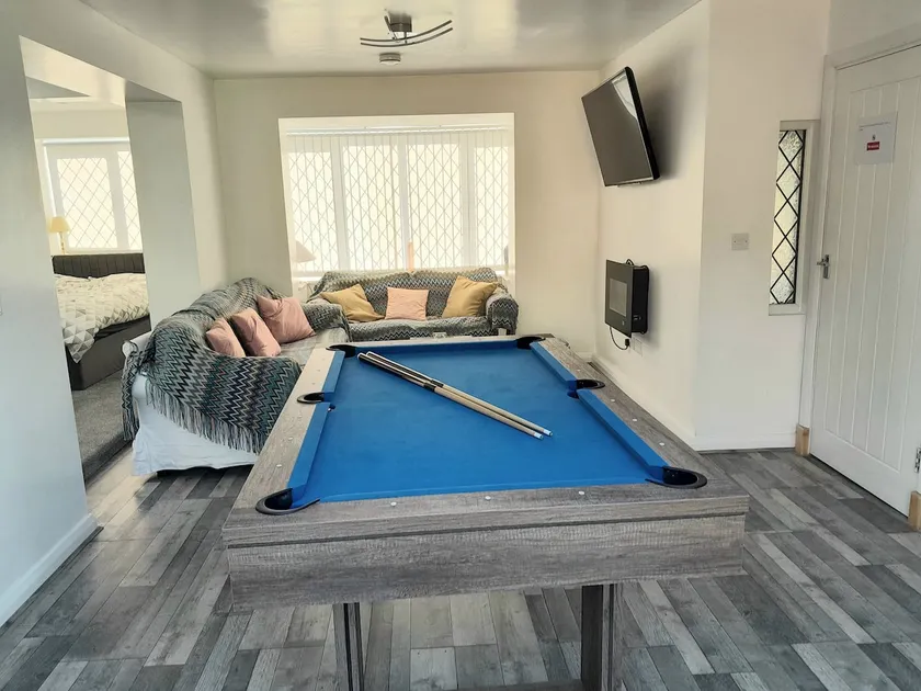 One bed lovely apartment long stays welcome. - Image 1