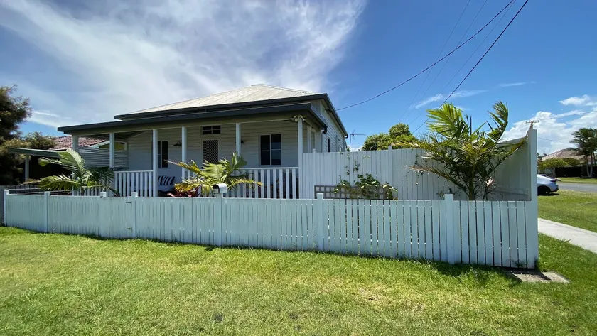 Cute cottage close to town, restaurants and shops. - Image 1
