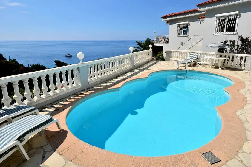 Eze beachfront pool villa 500 m from the beach - Image 1