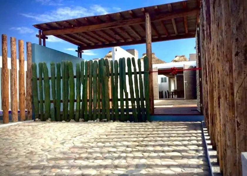 House meters from the beach - Image 1