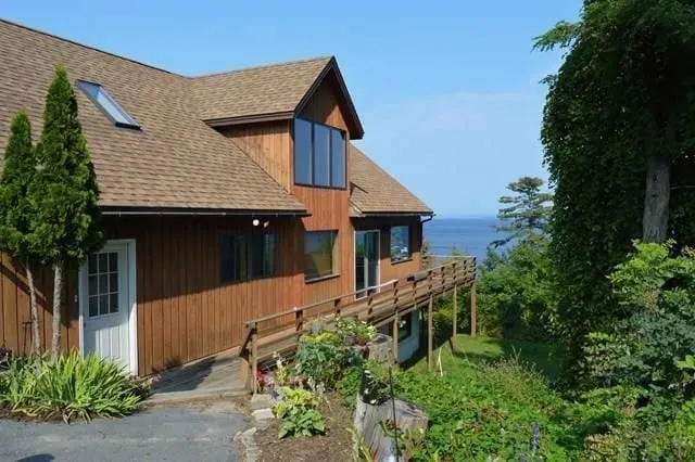 18 Lake Stunning View of Champlain in Adirondacks - Image 1